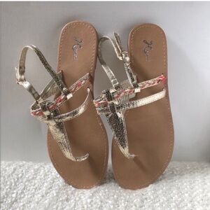 💕NWOT HOOKED SIZE 8 GOLD & CORAL SANDALS